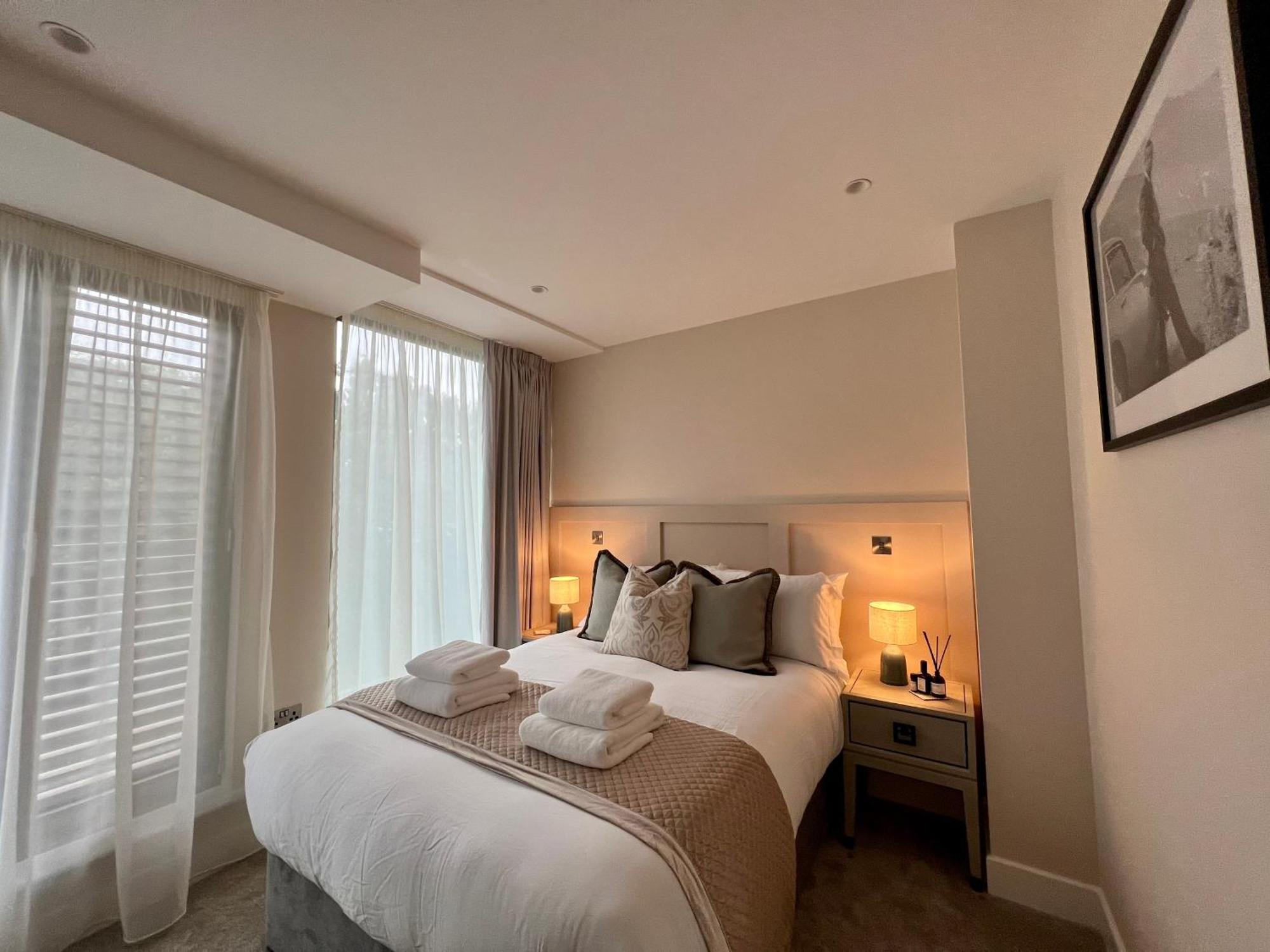 The Noir Blanc Retreat At Ryedale House Apartment York Exterior photo